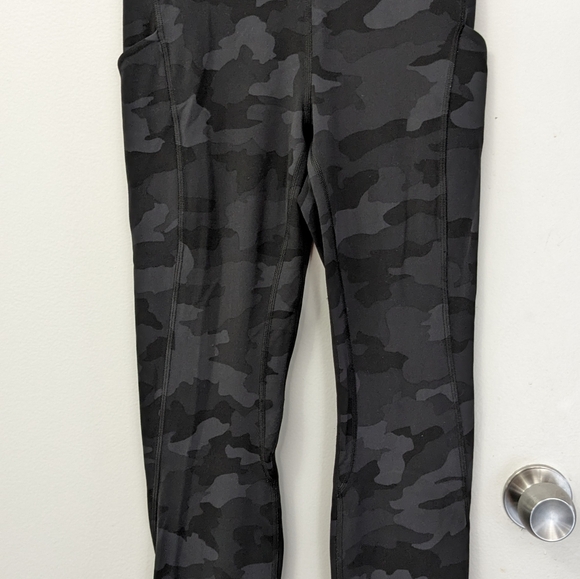 Lululemon  Tight 25” HR Size 6 Incognito Camo Multi Grey Non reflective - Picture 2 of 8